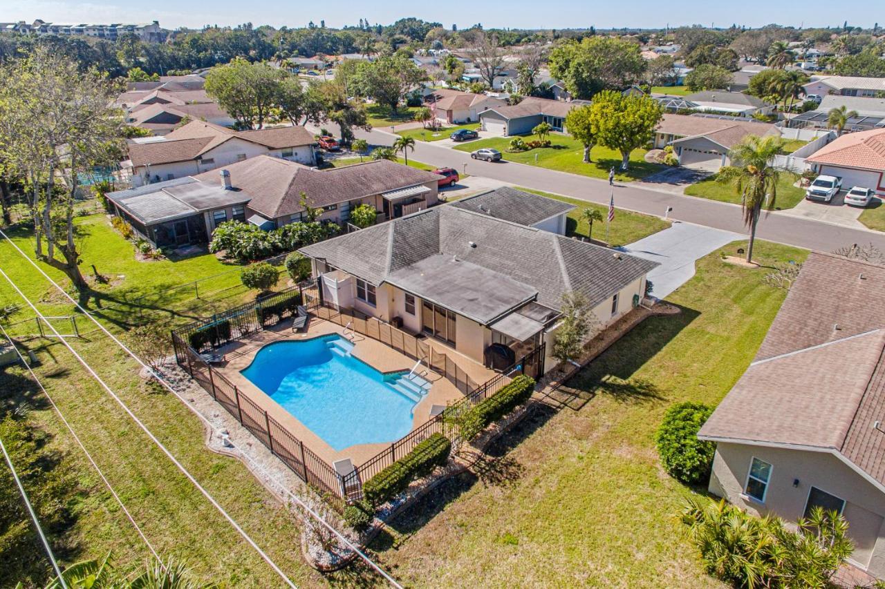 Village Green Oasis Μπράντεντον Εξωτερικό φωτογραφία