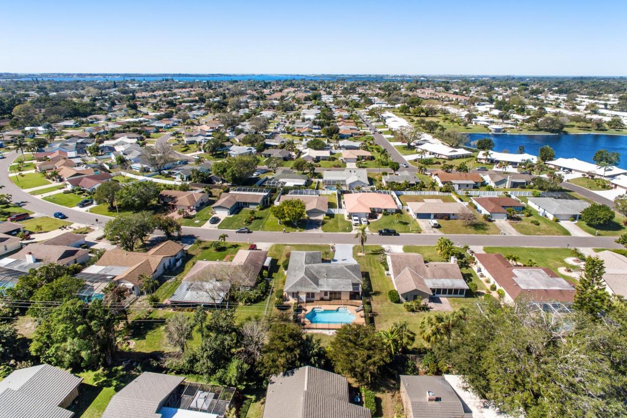 Village Green Oasis Μπράντεντον Εξωτερικό φωτογραφία